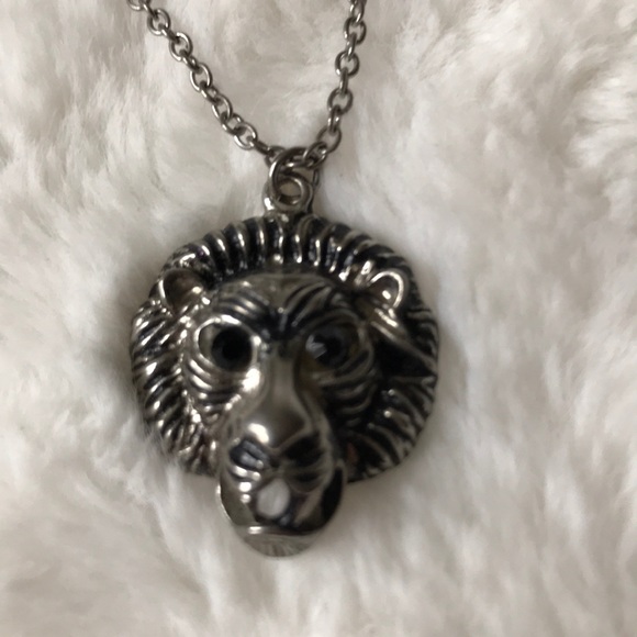 Lion Necklace - Picture 4 of 5